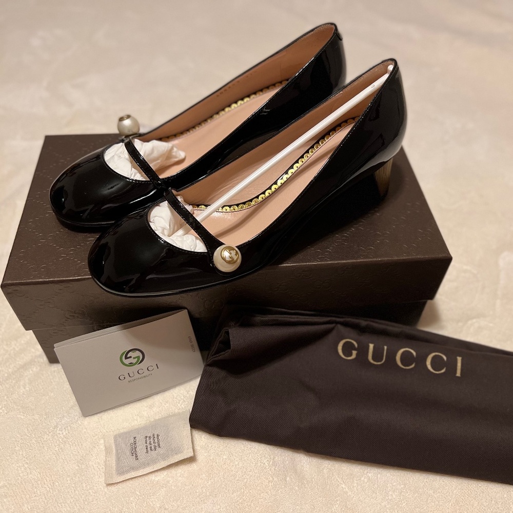 NWT GUCCI Black Patent MaryJane shoes 37.5